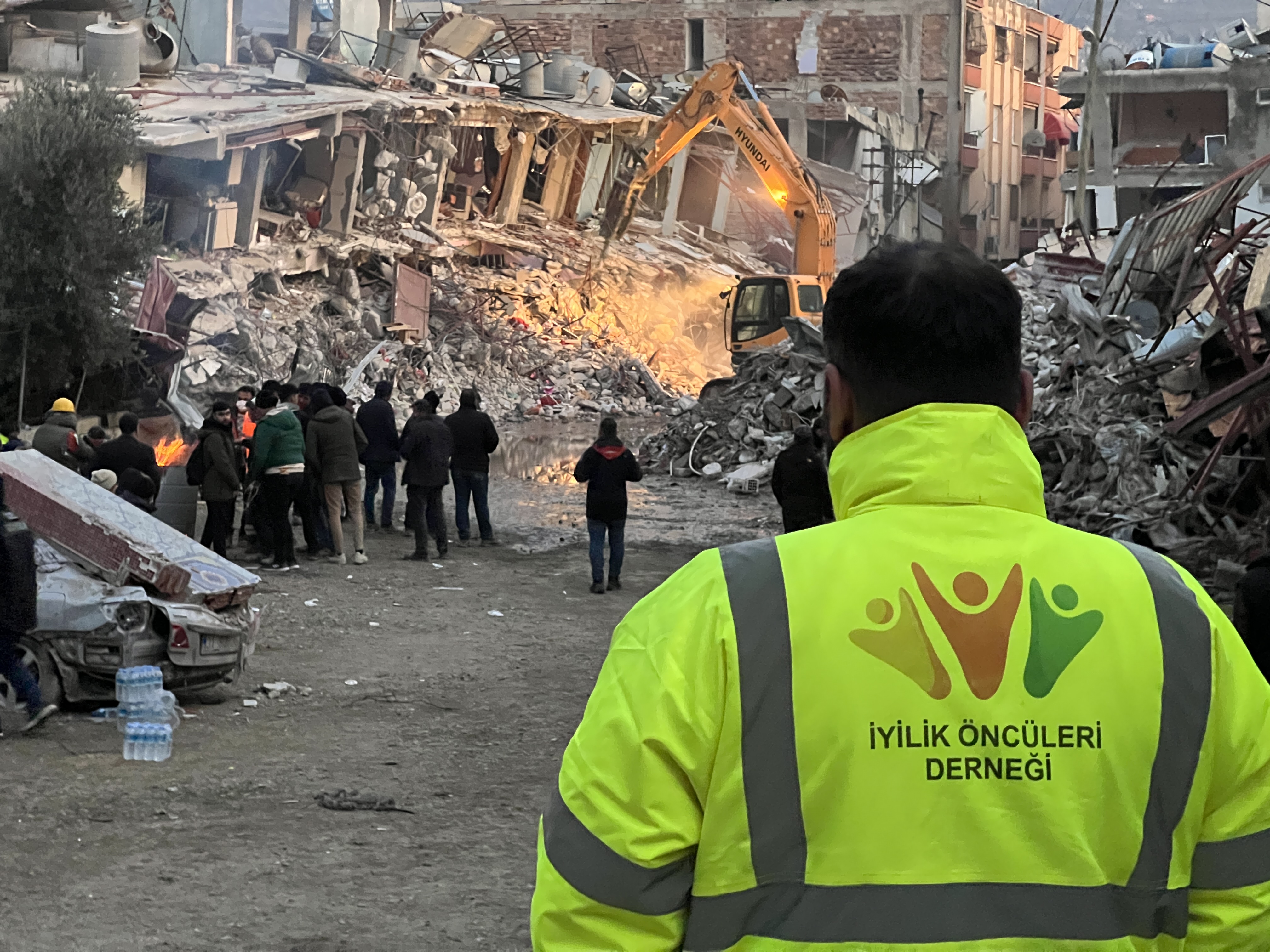 6 Şubat depremleri  Erzak, Gıda ve Giyecek YARDIMI